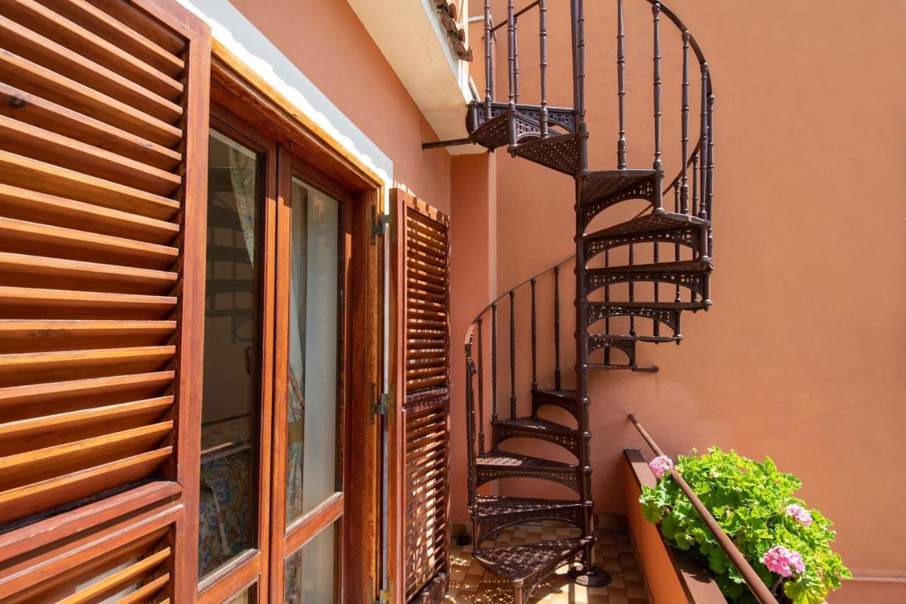 סנטה מרינלה Palazzo Moresco מראה חיצוני תמונה